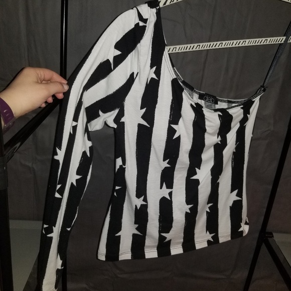 Off the shoulder - Picture 1 of 2